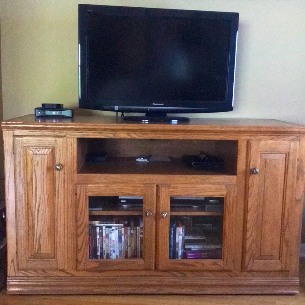 Wood credenza. Excellent condition!
